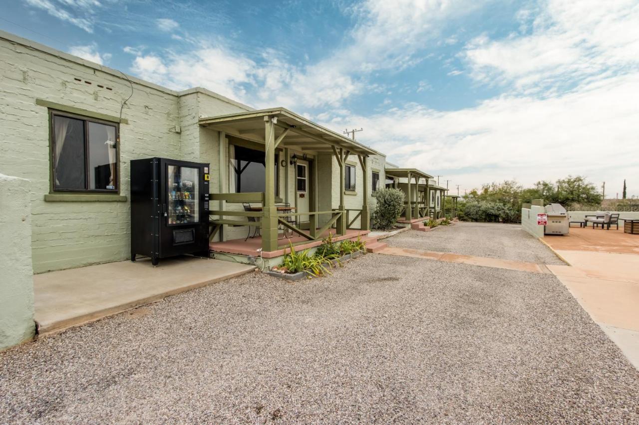 Sagebrush Inn Tombstone Exterior foto The historic Desert Inn