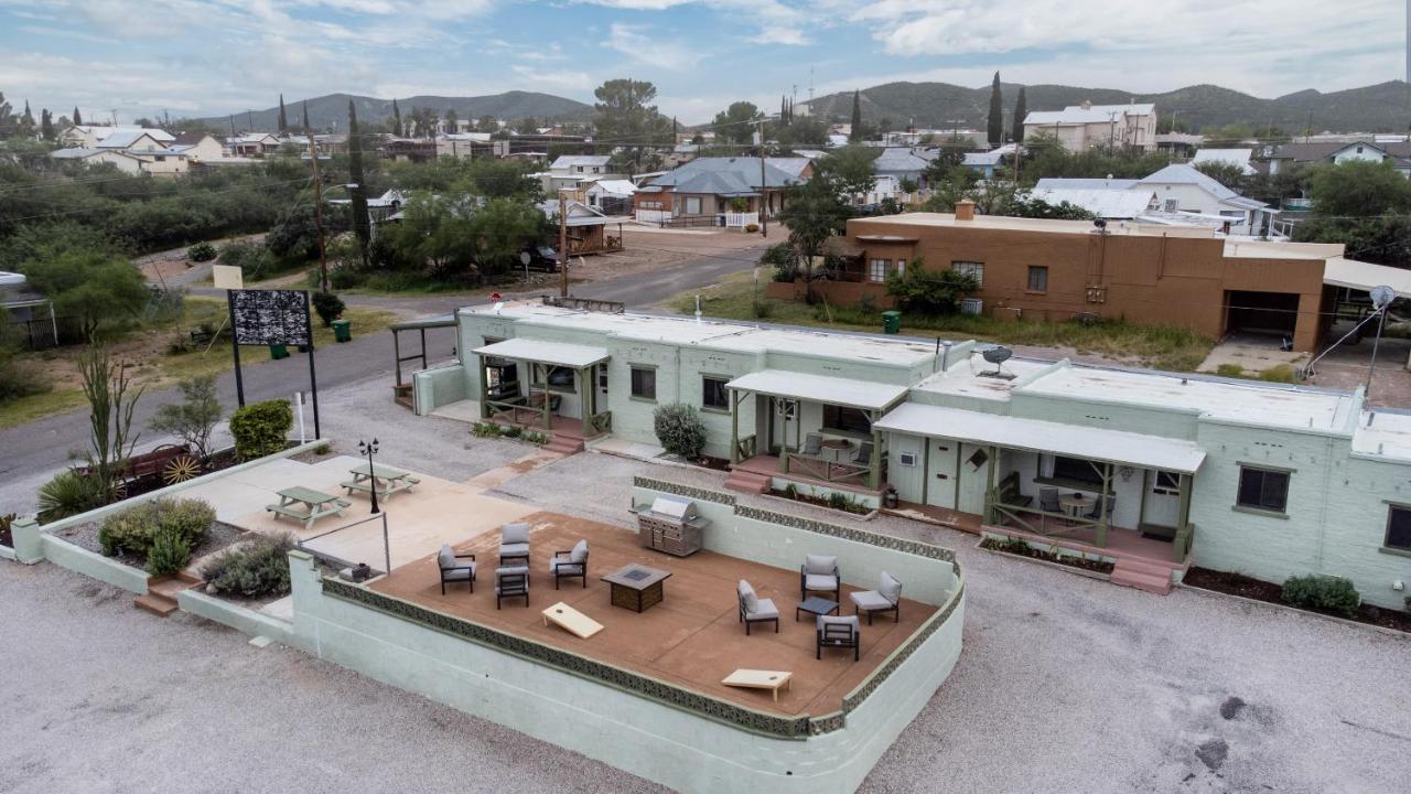 Sagebrush Inn Tombstone Exterior foto Aerial view of the motel