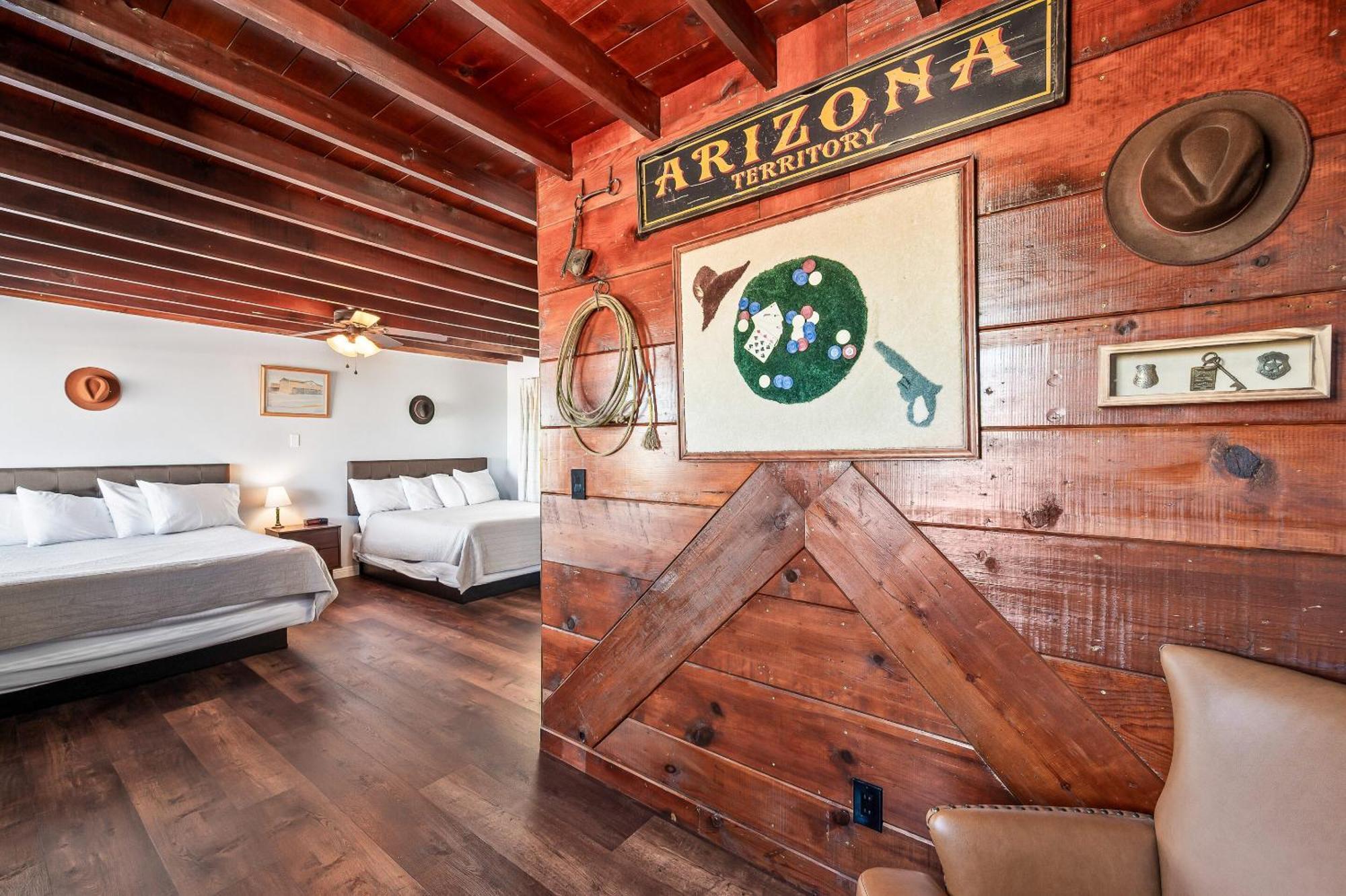 Sagebrush Inn Tombstone Quarto foto A guest room at the hotel
