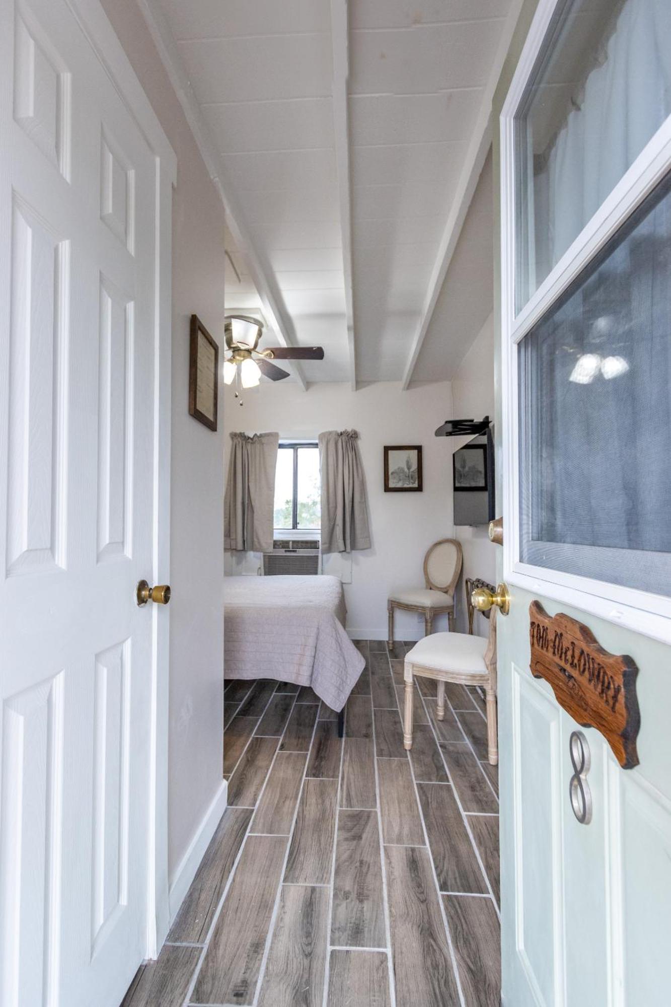 Sagebrush Inn Tombstone Quarto foto A guest room at the Inn at the Opera